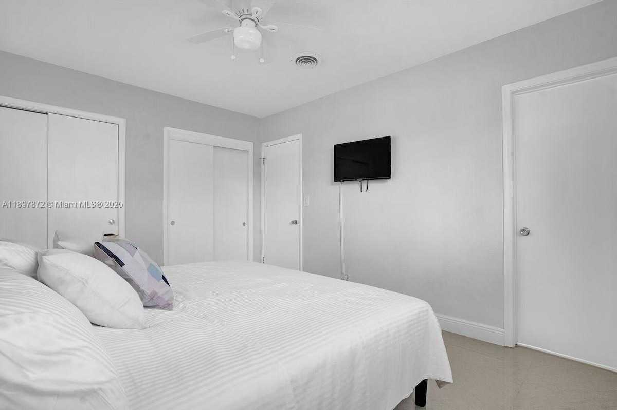 Small Image of 1650 SOUTH WEST 27TH AVE, Fort Lauderdale Number 10