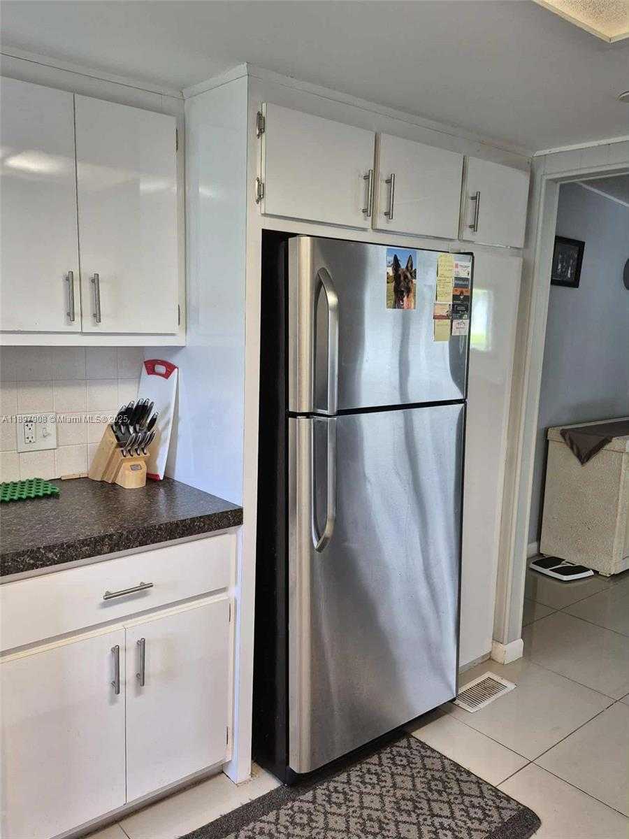 Small Image of 8397 SOUTH WEST 21ST CT, Davie Number 10