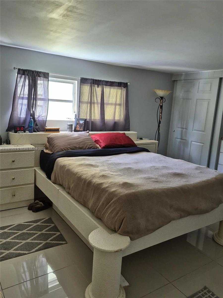 Small Image of 8397 SOUTH WEST 21ST CT, Davie Number 14