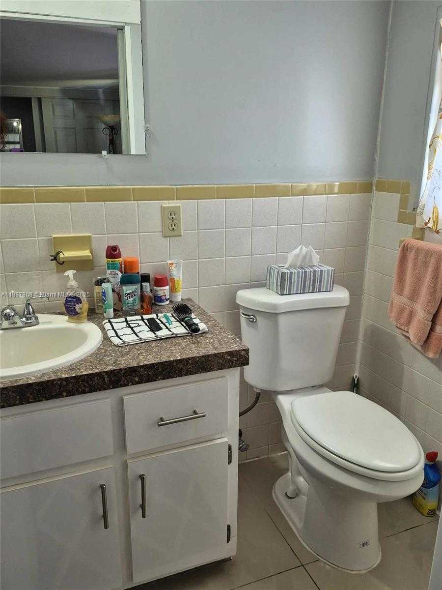 Small Image of 8397 SOUTH WEST 21ST CT, Davie Number 15