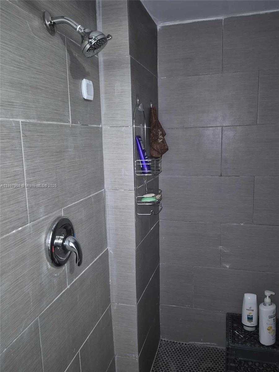 Small Image of 8397 SOUTH WEST 21ST CT, Davie Number 16