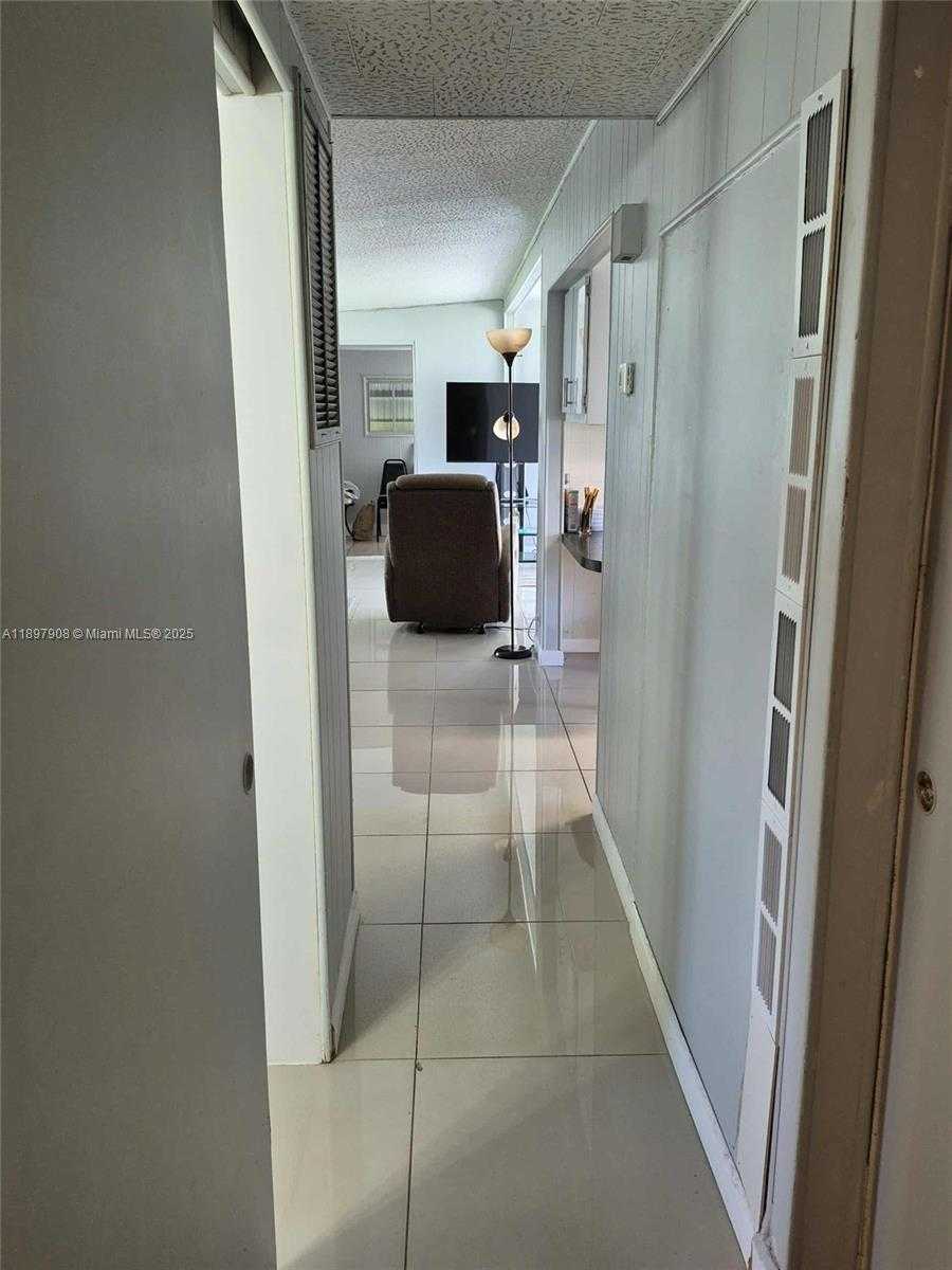 Small Image of 8397 SOUTH WEST 21ST CT, Davie Number 18