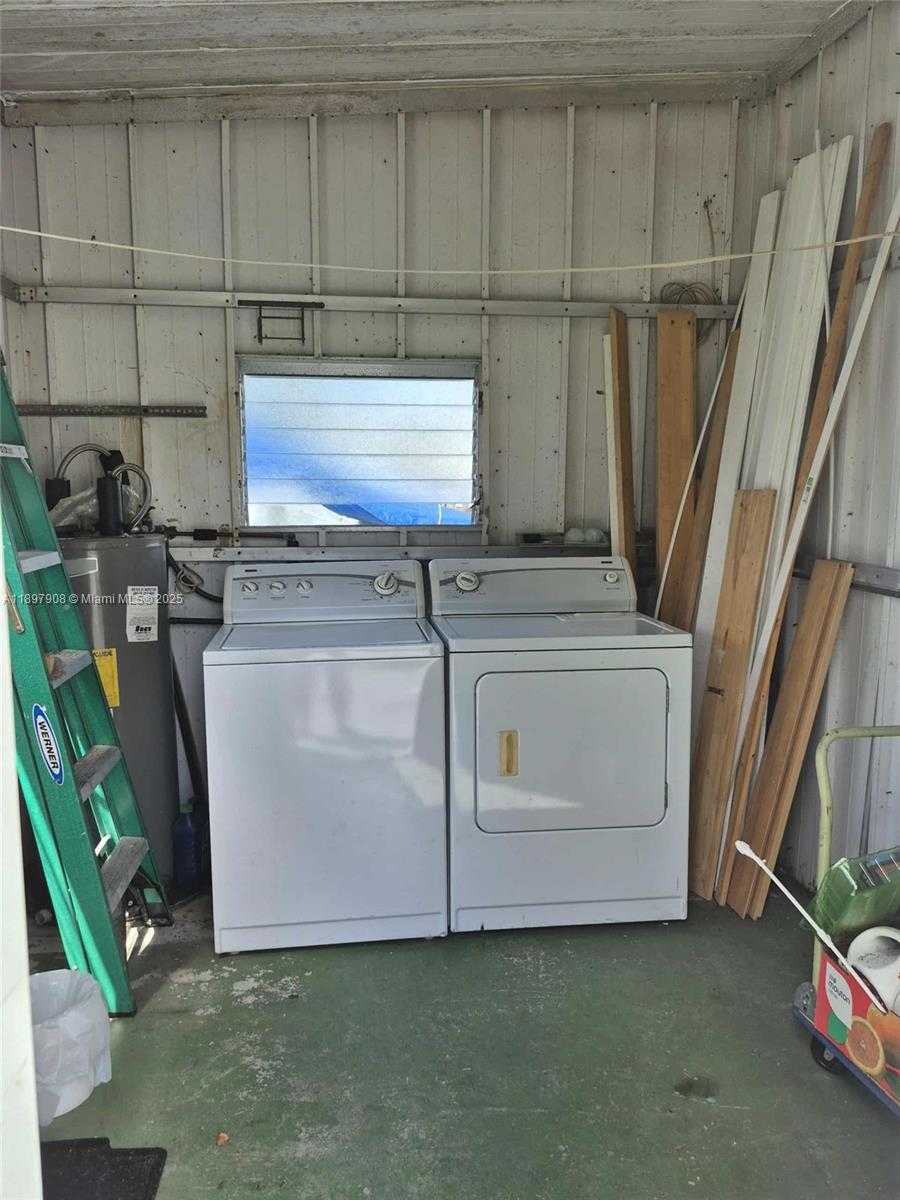 Small Image of 8397 SOUTH WEST 21ST CT, Davie Number 19