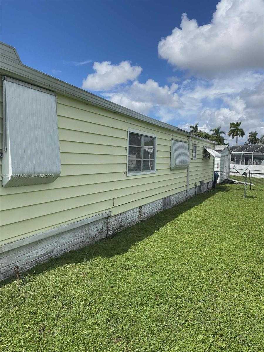 Small Image of 8397 SOUTH WEST 21ST CT, Davie Number 22