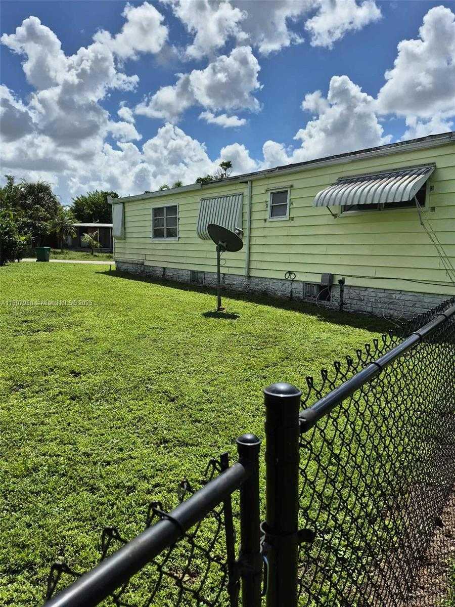 Small Image of 8397 SOUTH WEST 21ST CT, Davie Number 23