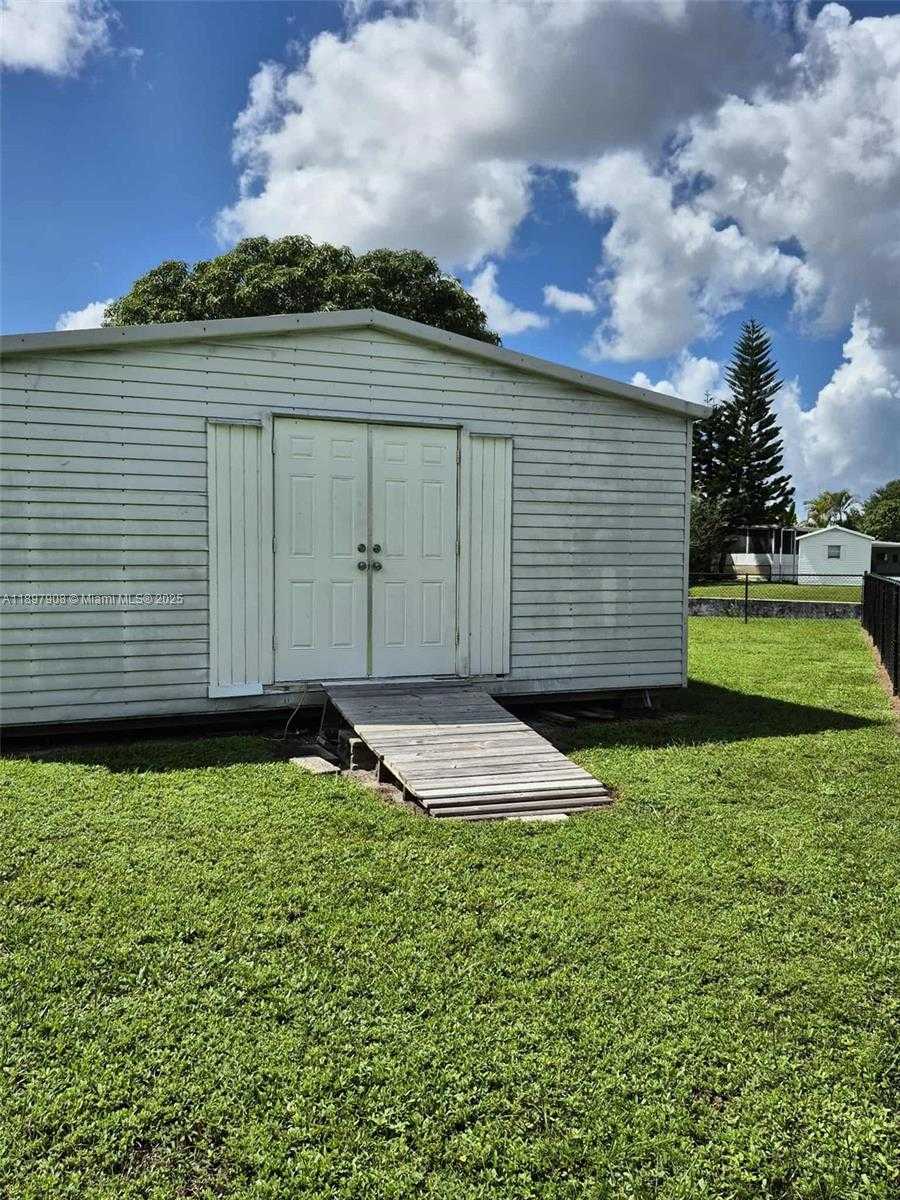 Small Image of 8397 SOUTH WEST 21ST CT, Davie Number 24