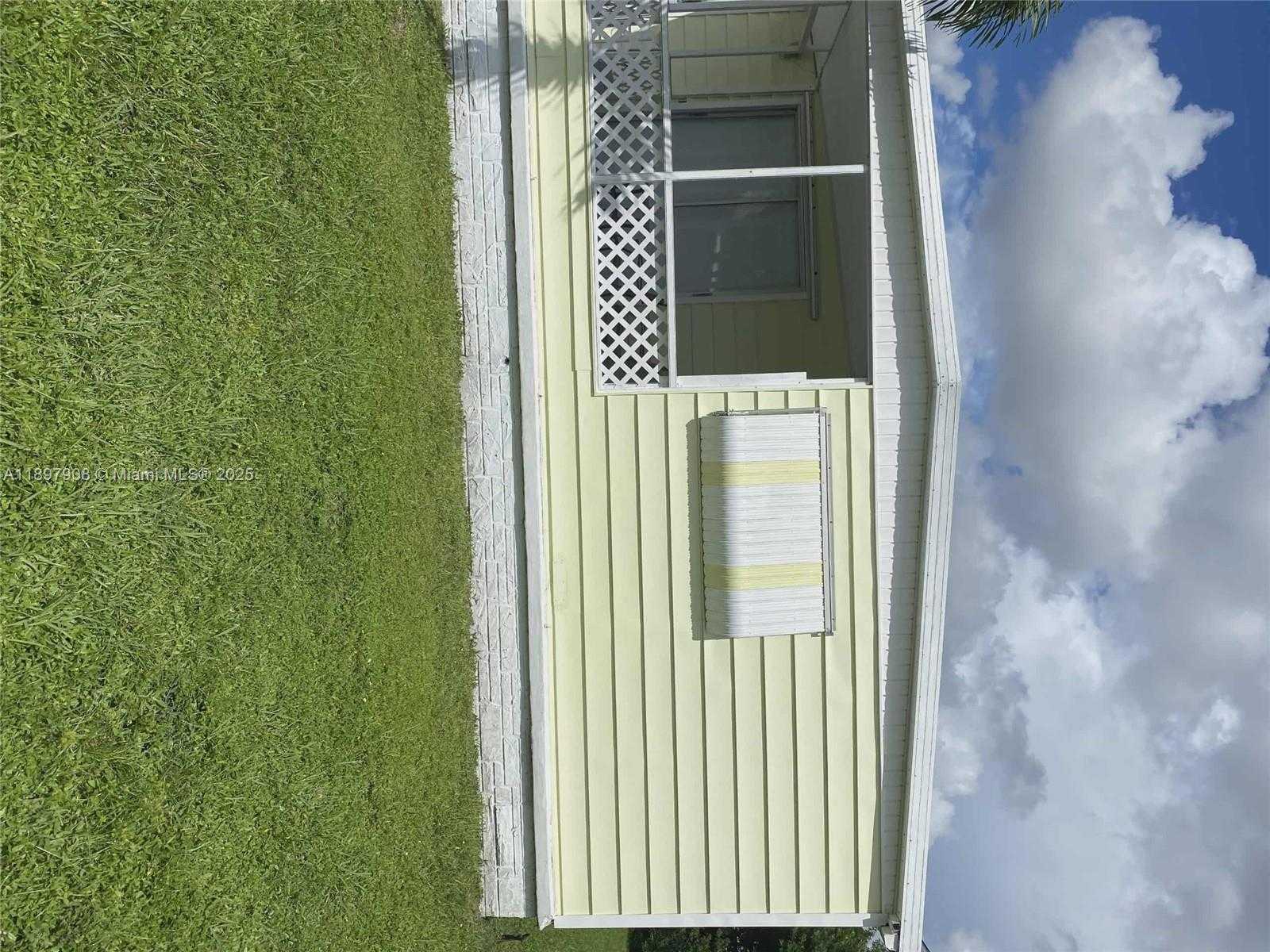 Small Image of 8397 SOUTH WEST 21ST CT, Davie Number 26