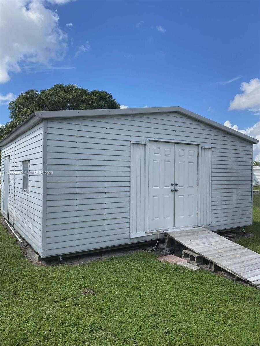 Small Image of 8397 SOUTH WEST 21ST CT, Davie Number 4