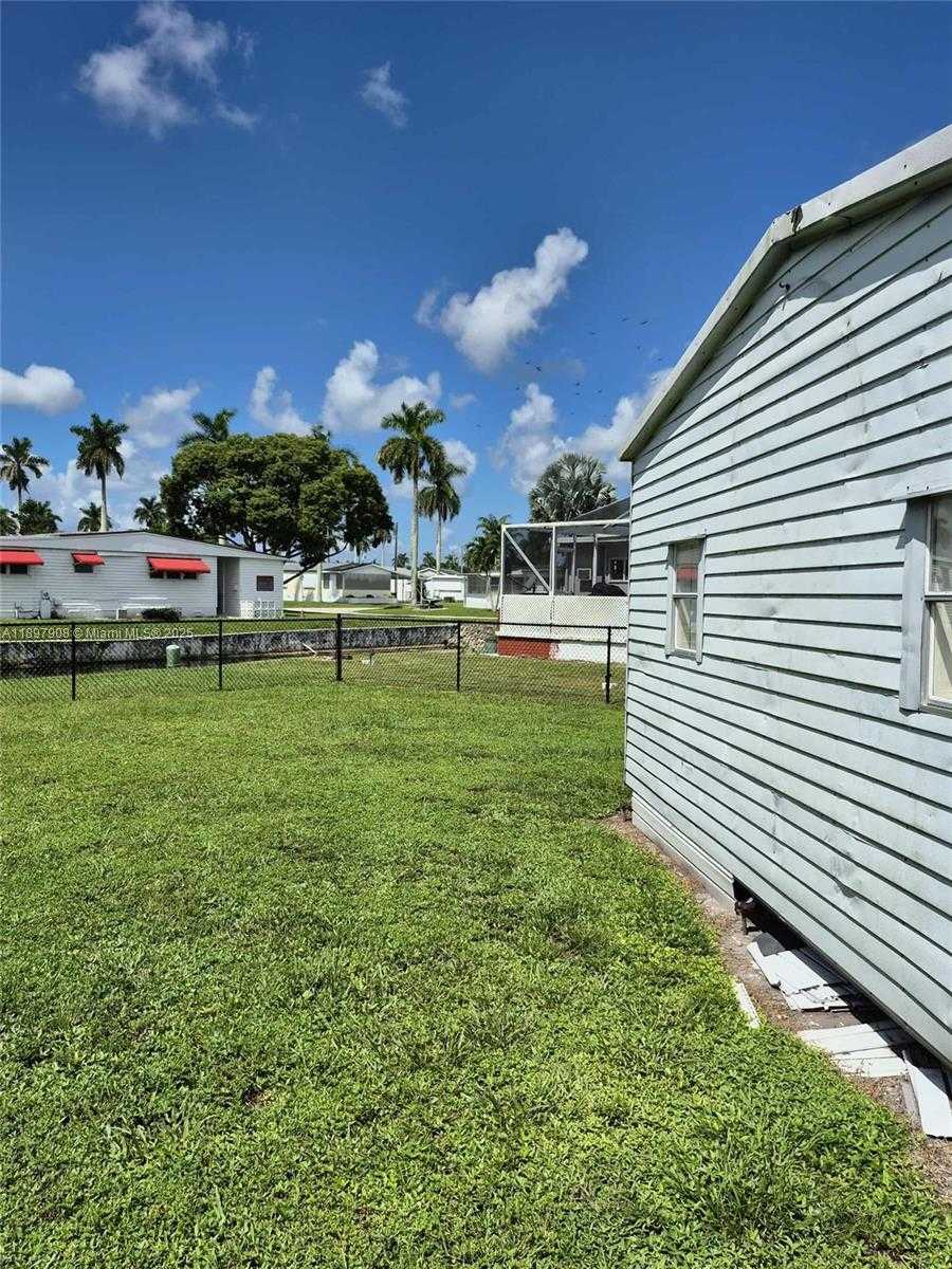 Small Image of 8397 SOUTH WEST 21ST CT, Davie Number 5