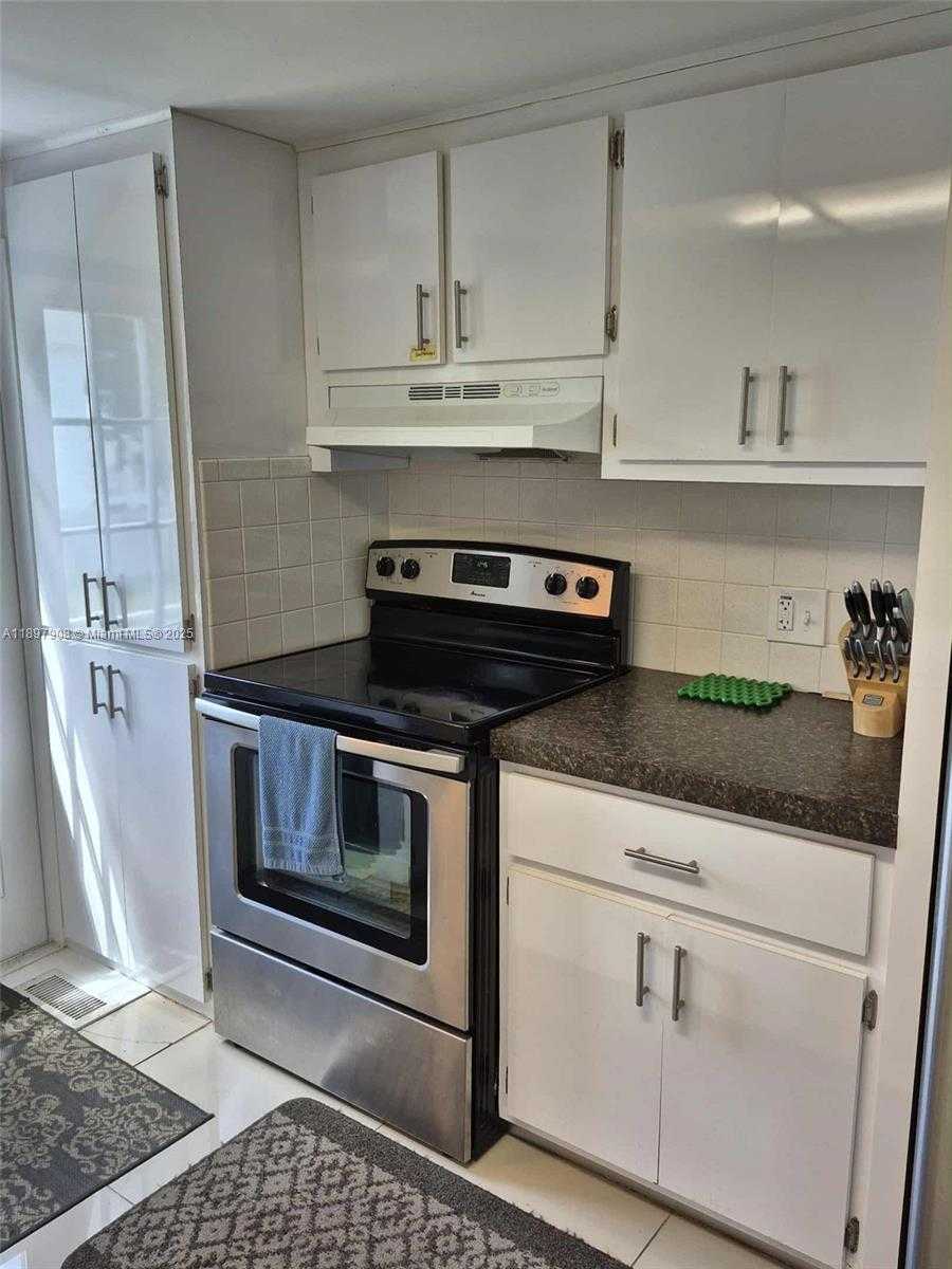 Small Image of 8397 SOUTH WEST 21ST CT, Davie Number 9