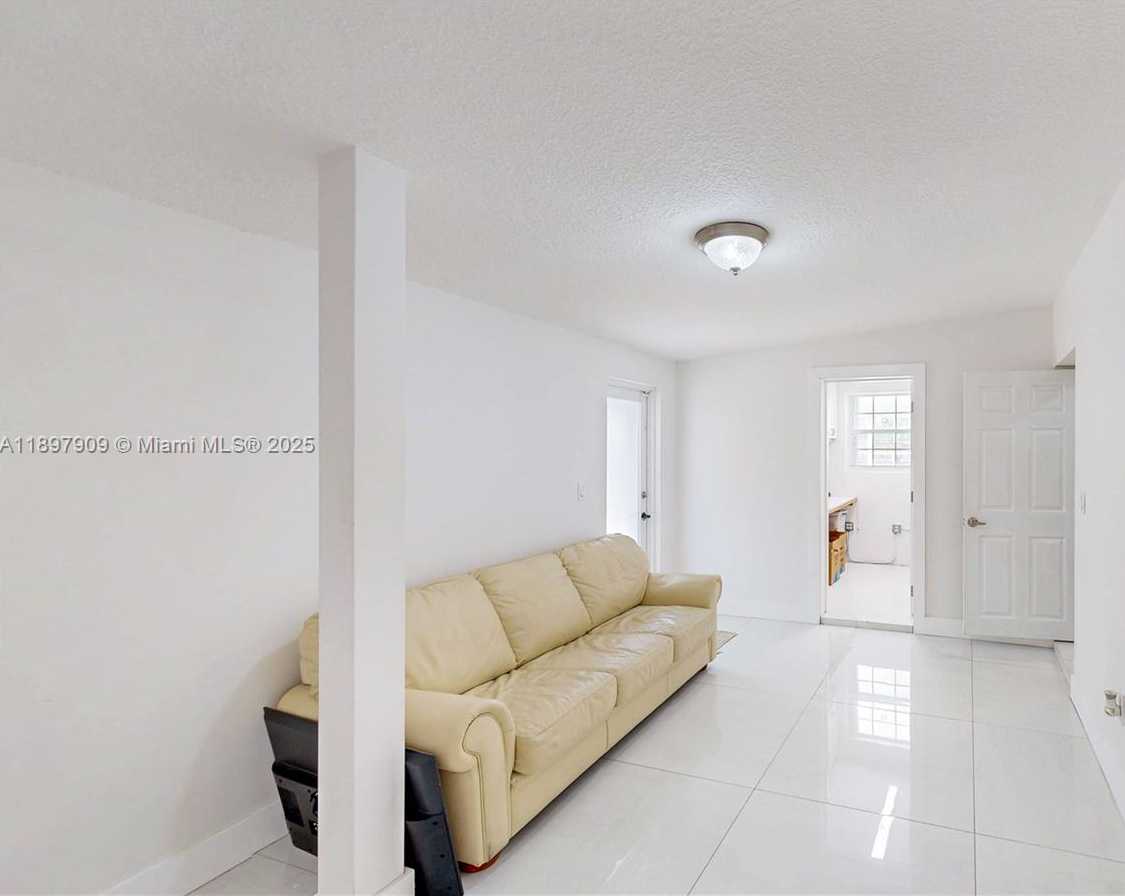 Small Image of 14760 LINCOLN DR, Homestead Number 10