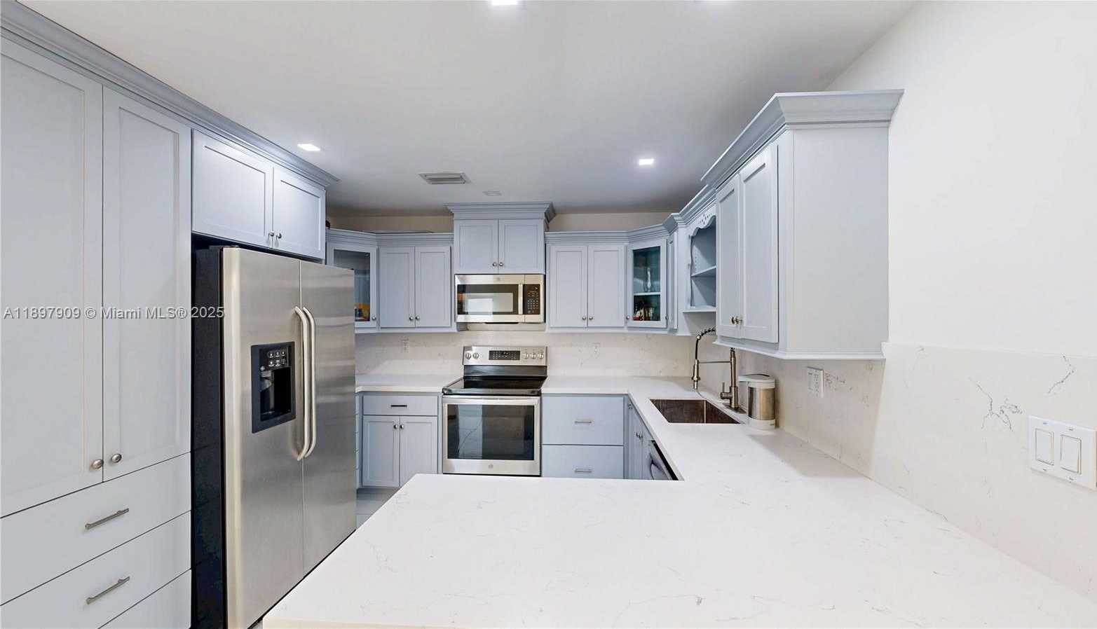 Small Image of 14760 LINCOLN DR, Homestead Number 16