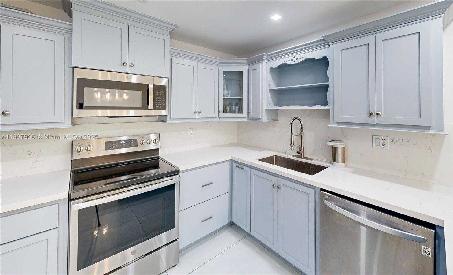 Small Image of 14760 LINCOLN DR, Homestead Number 18