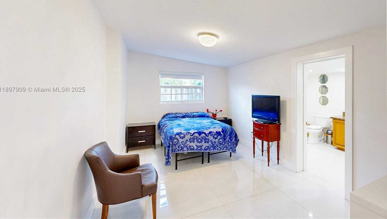 Small Image of 14760 LINCOLN DR, Homestead Number 21