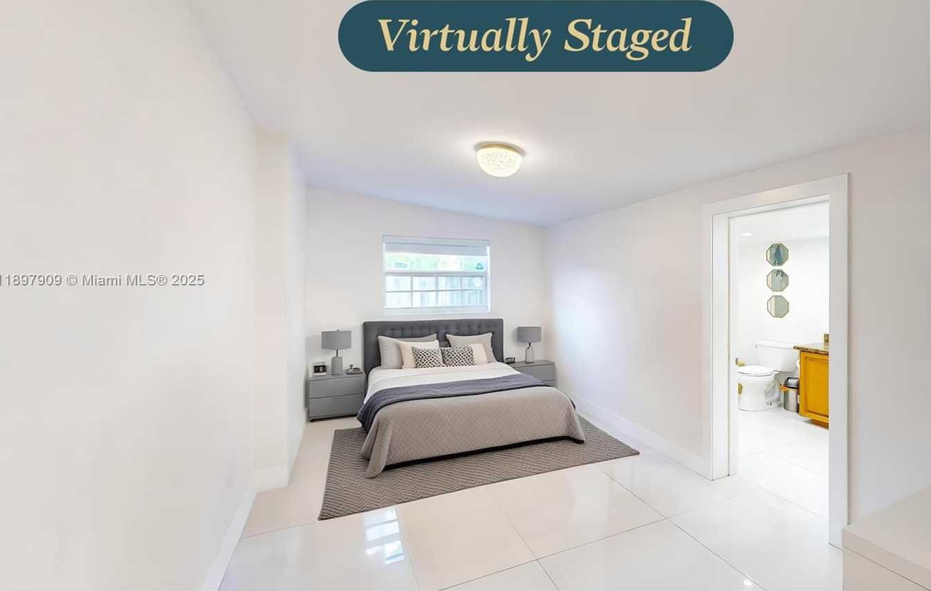 Small Image of 14760 LINCOLN DR, Homestead Number 22