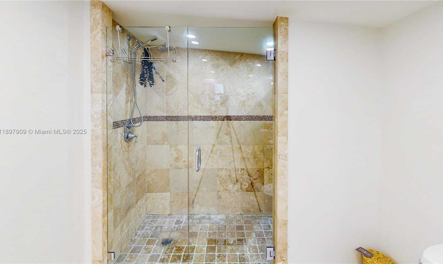 Small Image of 14760 LINCOLN DR, Homestead Number 23