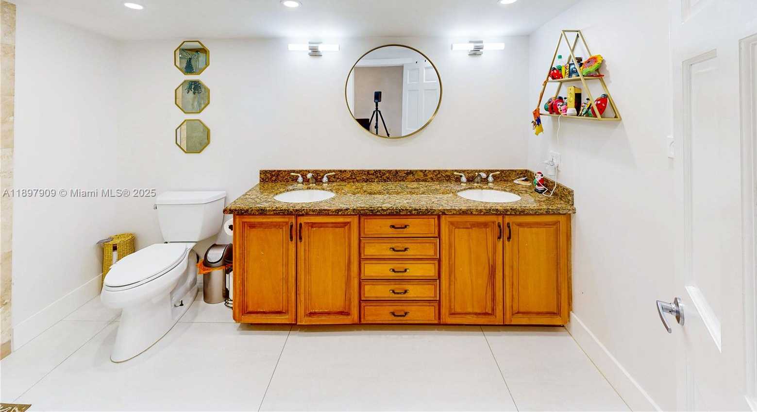 Small Image of 14760 LINCOLN DR, Homestead Number 24