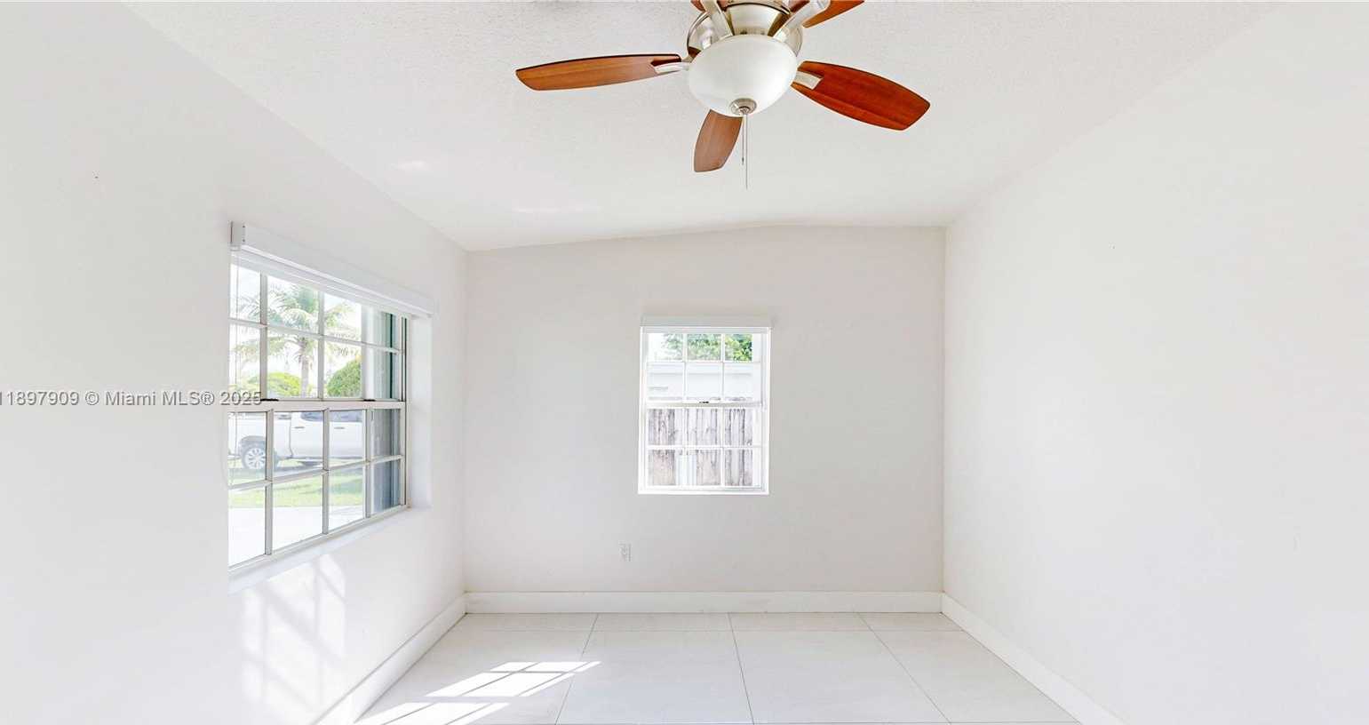 Small Image of 14760 LINCOLN DR, Homestead Number 30