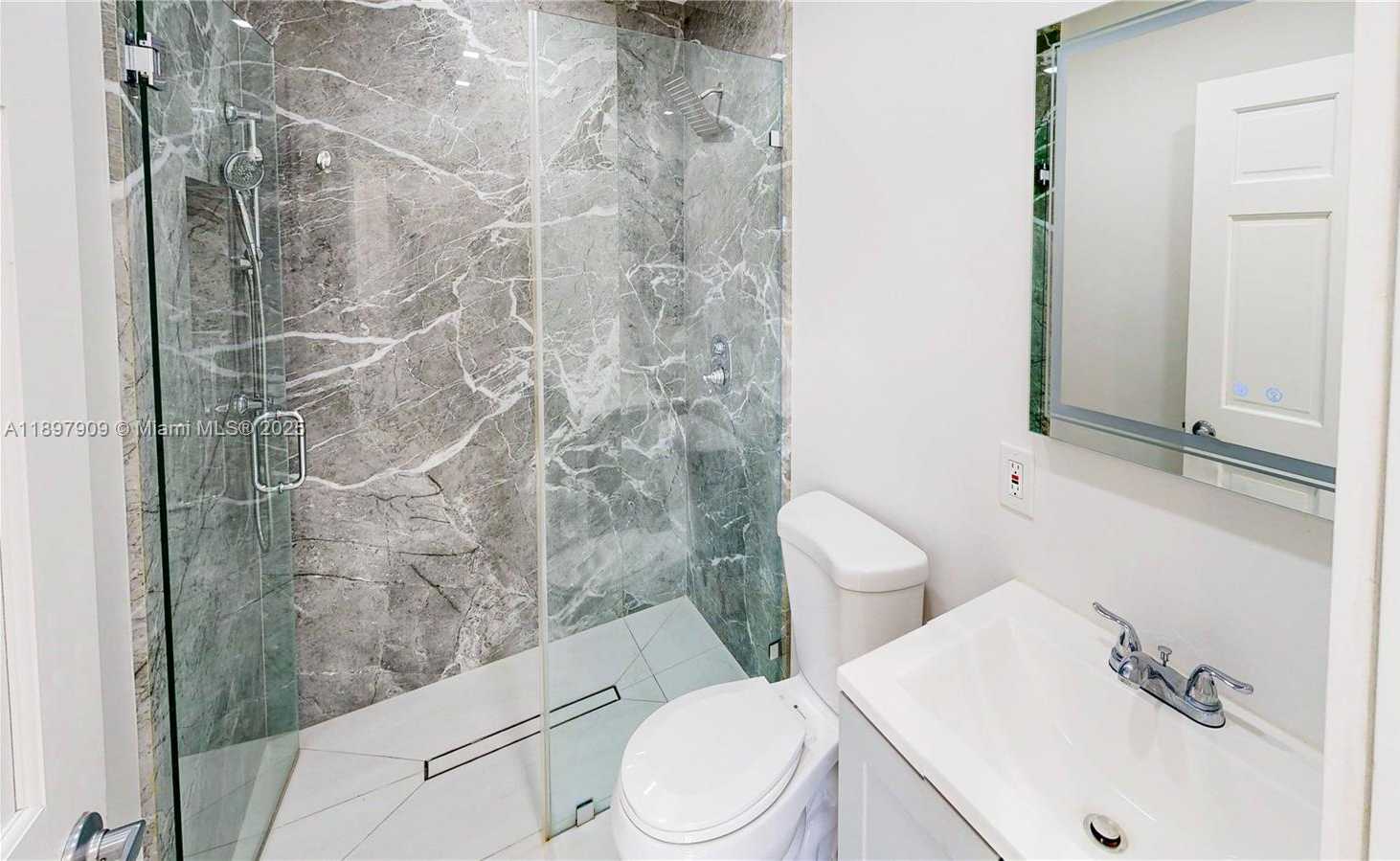 Small Image of 14760 LINCOLN DR, Homestead Number 31