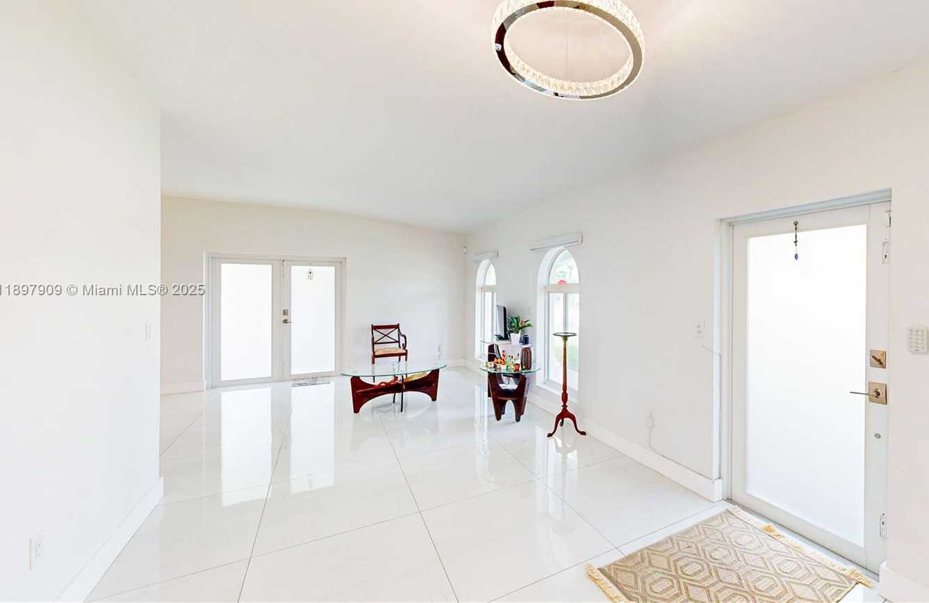 Small Image of 14760 LINCOLN DR, Homestead Number 4