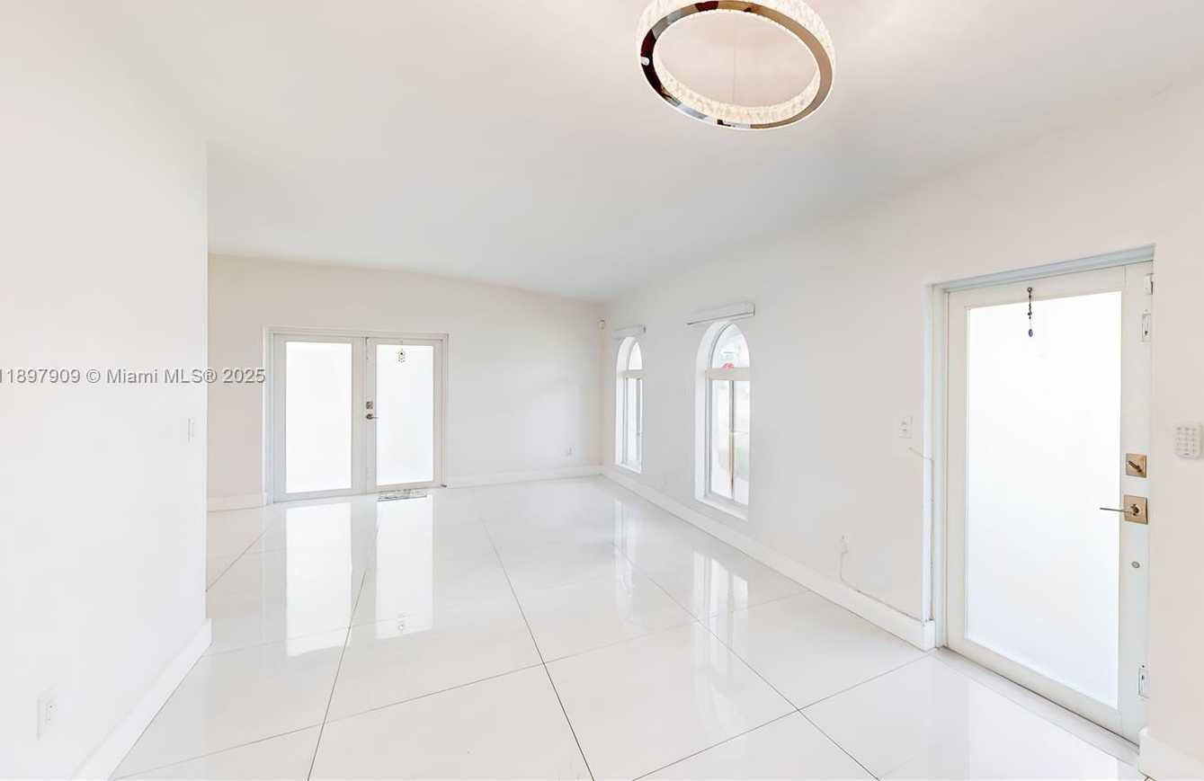 Small Image of 14760 LINCOLN DR, Homestead Number 6