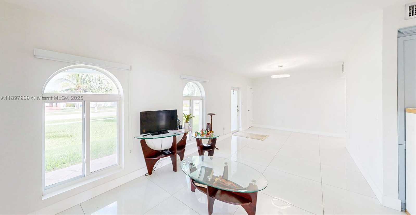 Small Image of 14760 LINCOLN DR, Homestead Number 8