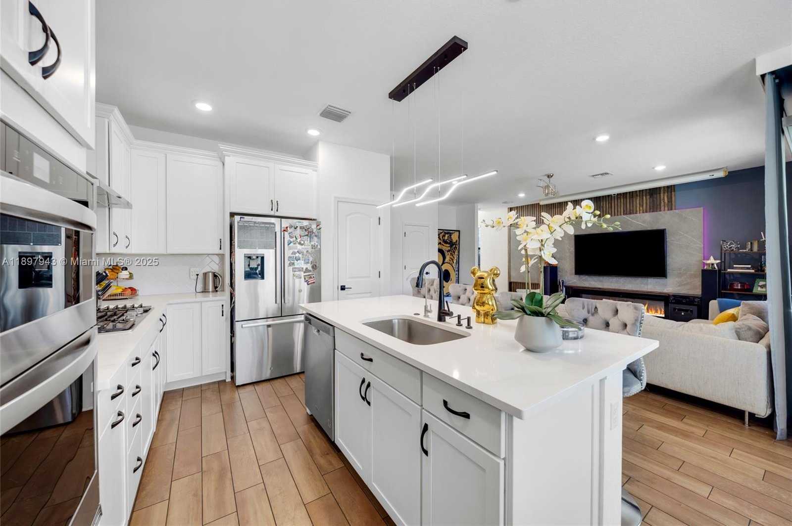 Small Image of 2454 PRIMROSE PL, Oakland Park Number 13