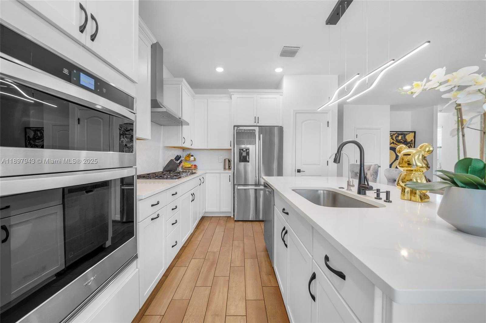 Small Image of 2454 PRIMROSE PL, Oakland Park Number 14