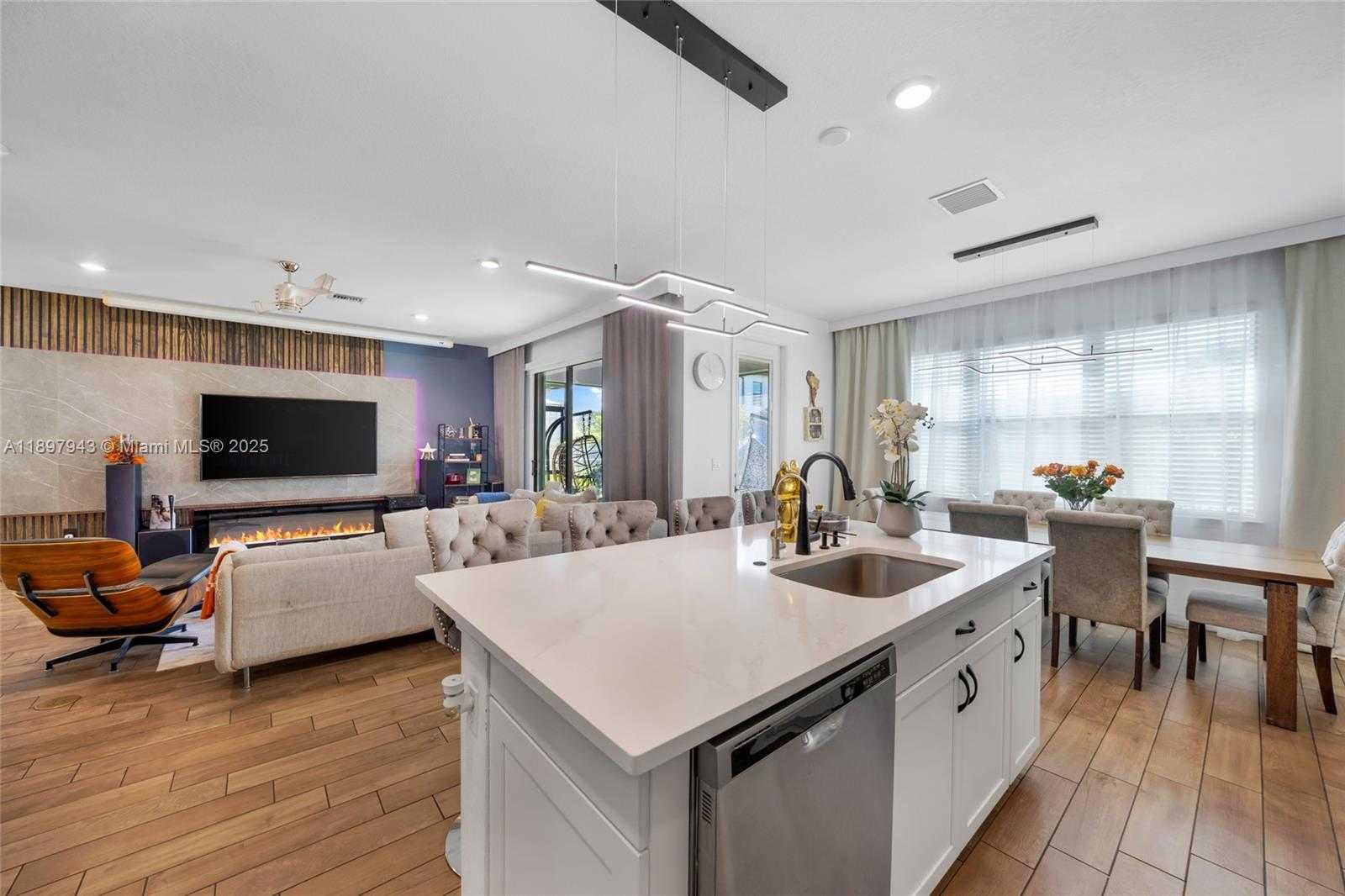 Small Image of 2454 PRIMROSE PL, Oakland Park Number 16