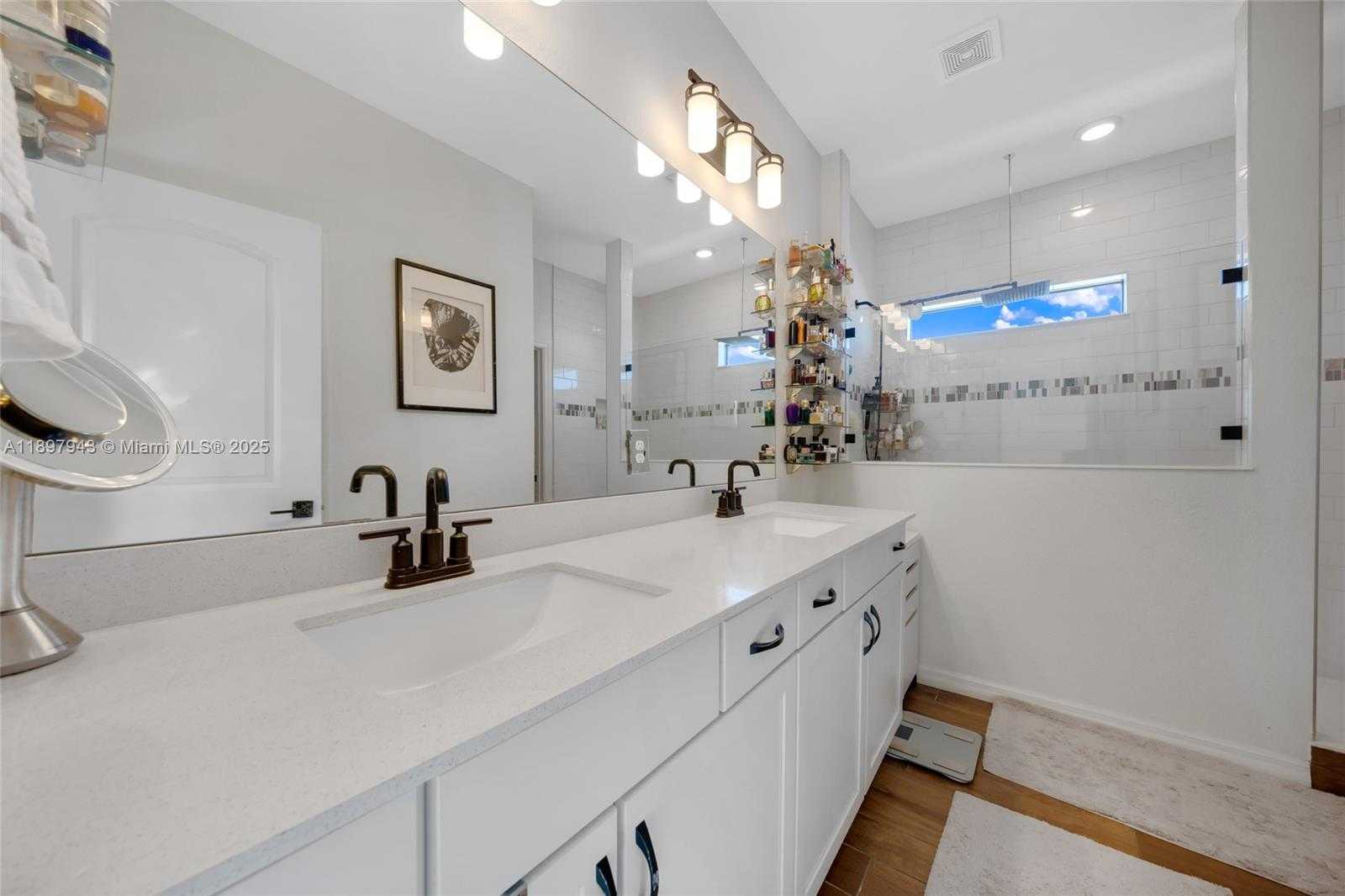Small Image of 2454 PRIMROSE PL, Oakland Park Number 26