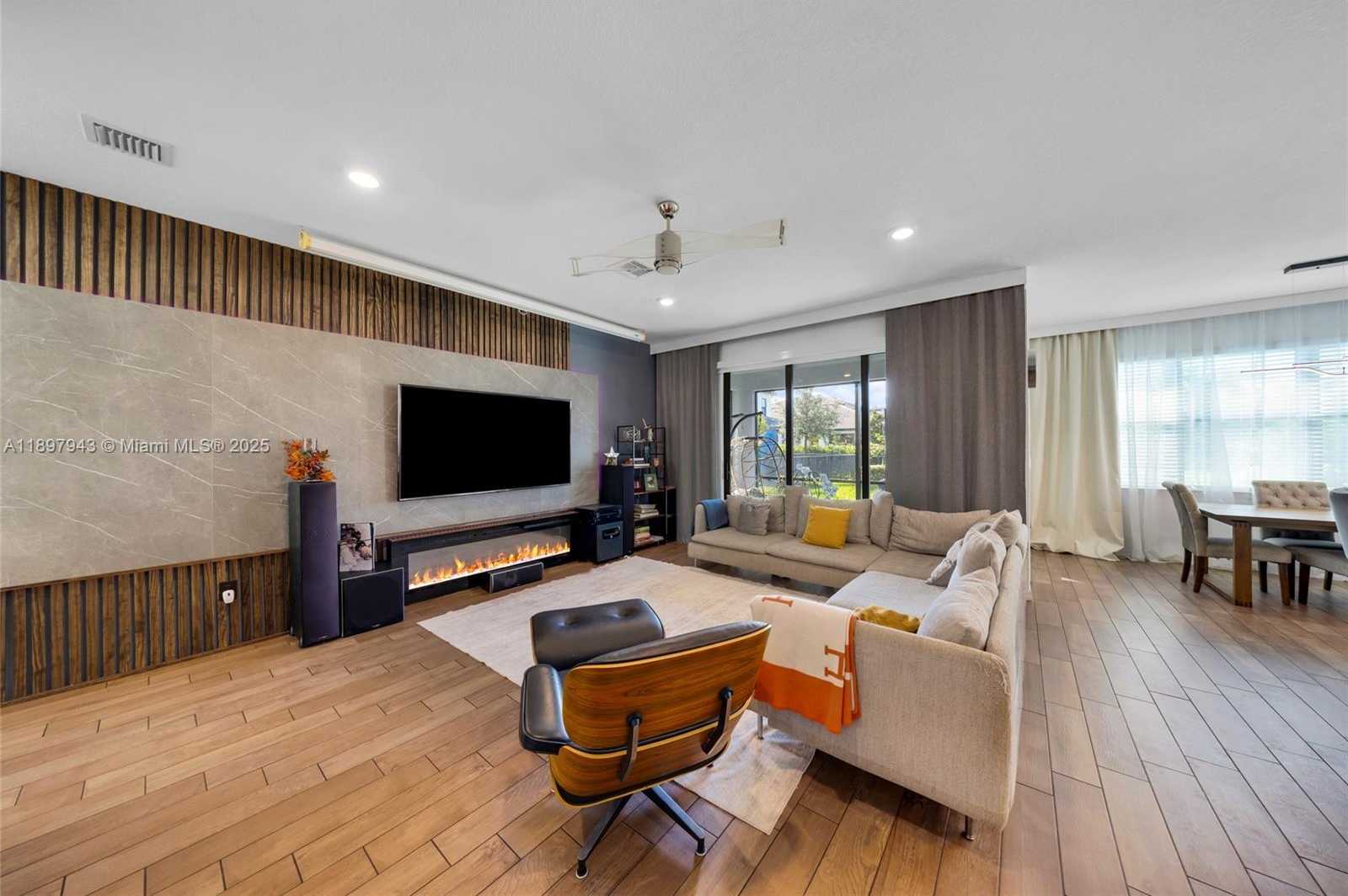 Small Image of 2454 PRIMROSE PL, Oakland Park Number 3