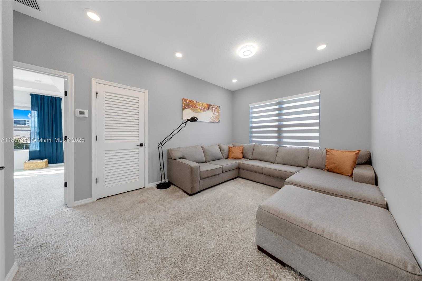 Small Image of 2454 PRIMROSE PL, Oakland Park Number 30