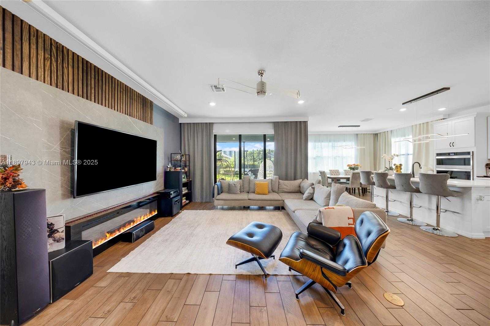Small Image of 2454 PRIMROSE PL, Oakland Park Number 4