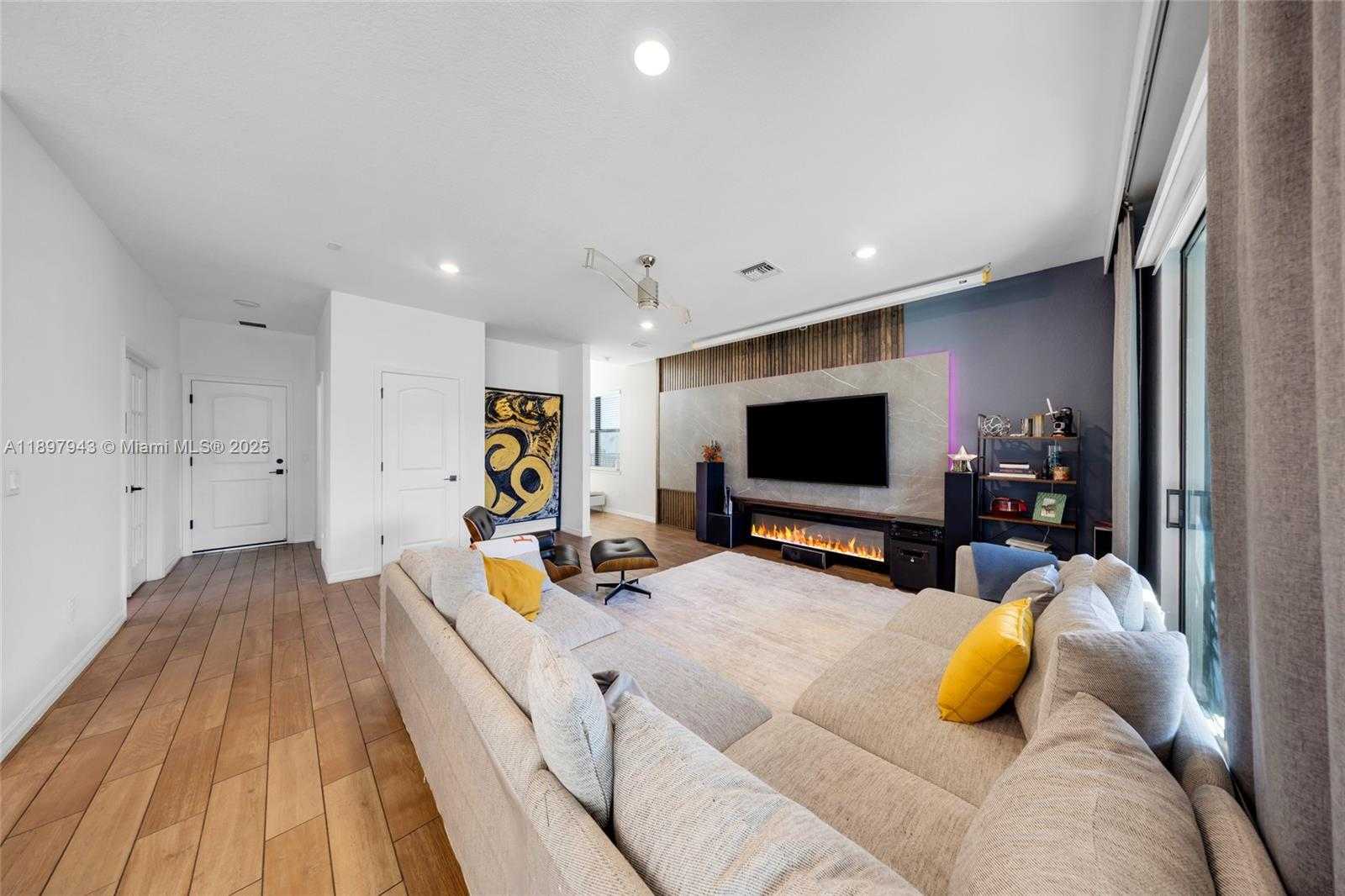 Small Image of 2454 PRIMROSE PL, Oakland Park Number 6
