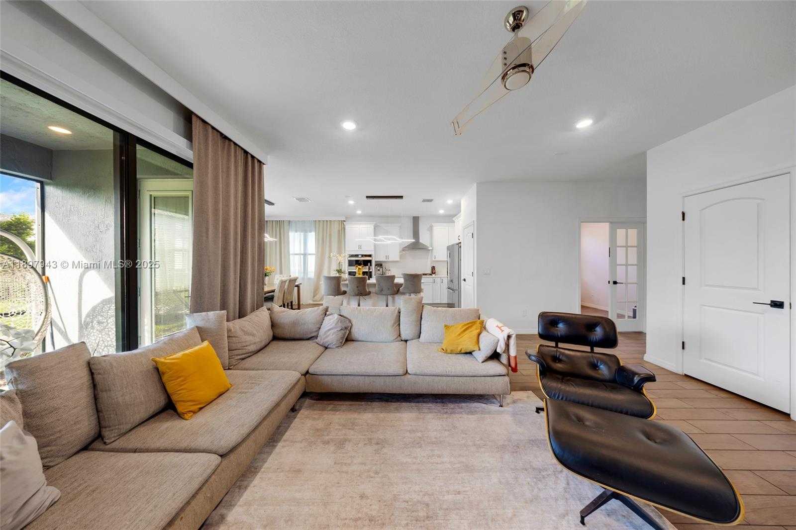 Small Image of 2454 PRIMROSE PL, Oakland Park Number 7
