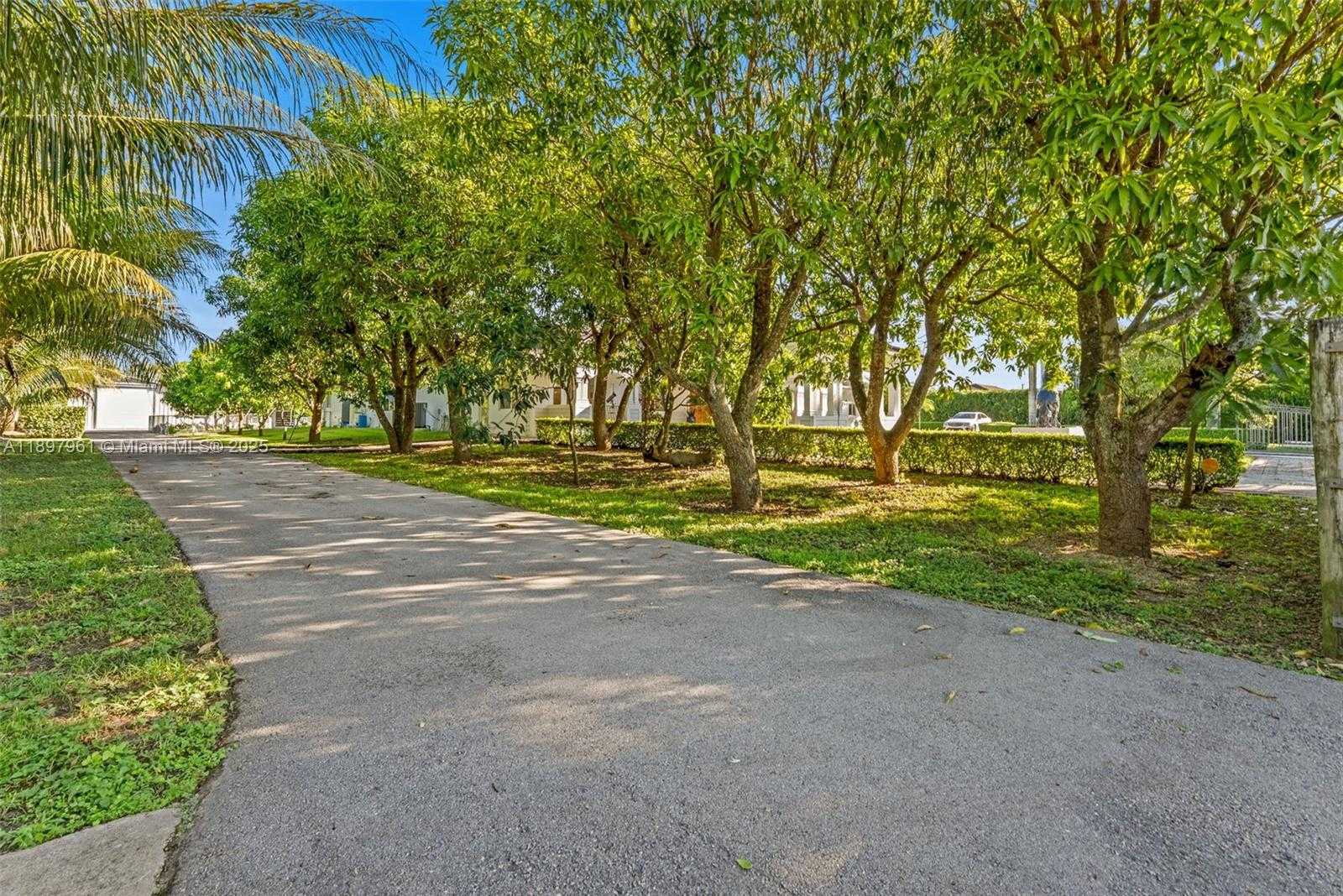 Small Image of 21331 SOUTH WEST 246TH ST, Homestead Number 23