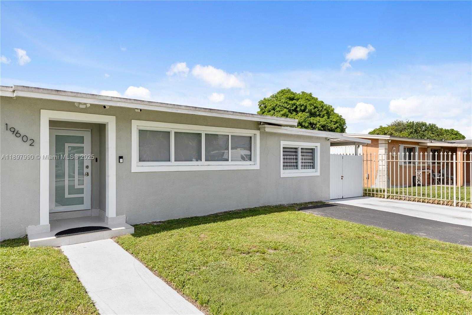Small Image of 19602 NORTH WEST 37TH CT, Miami Gardens Number 2