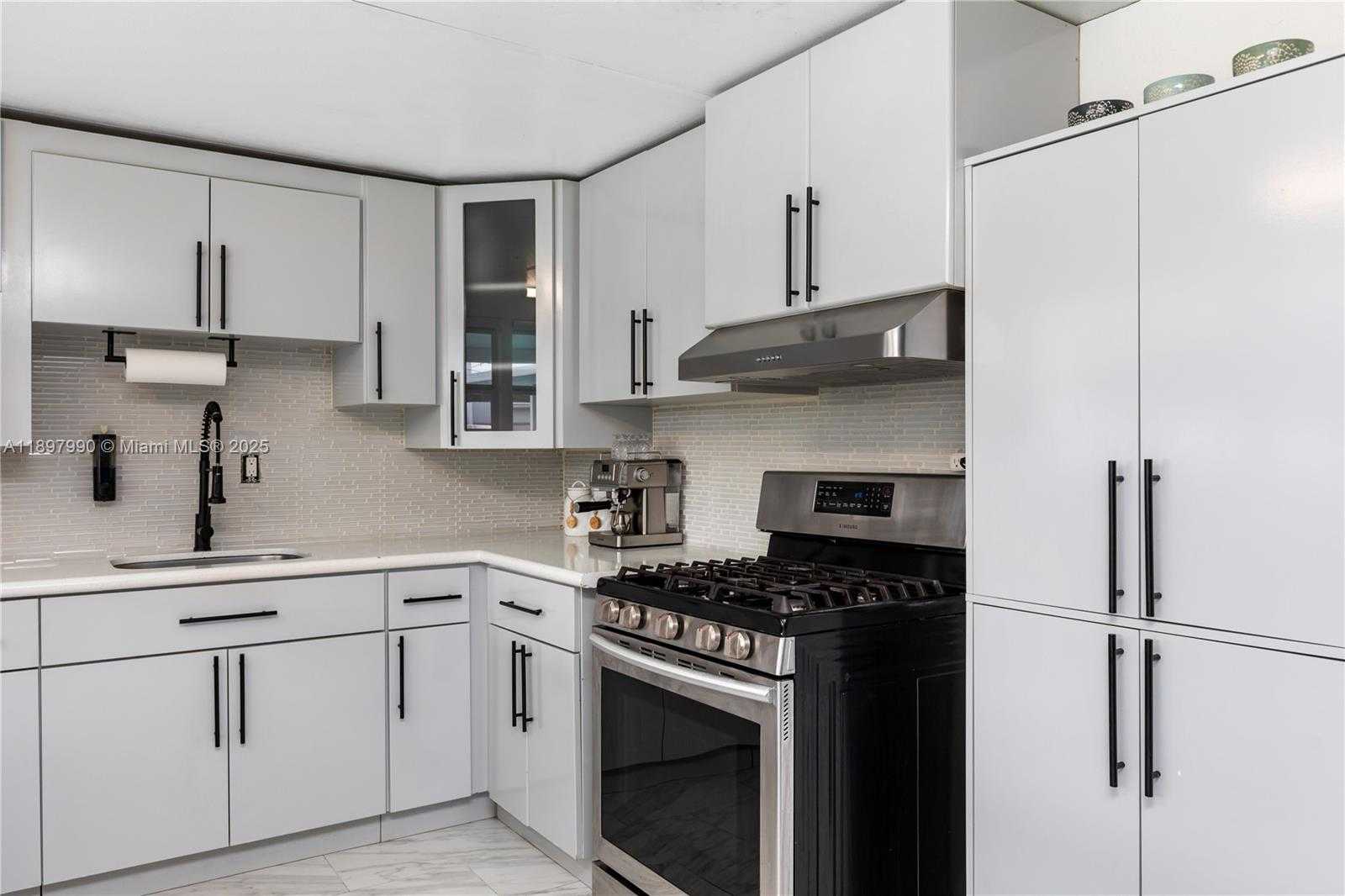 Small Image of 19602 NORTH WEST 37TH CT, Miami Gardens Number 27
