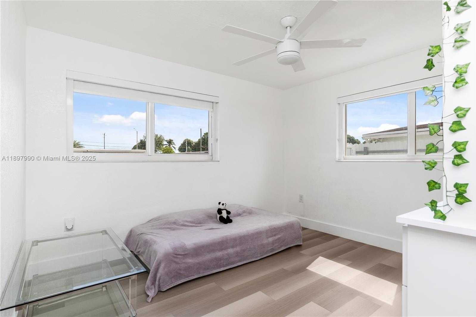 Small Image of 19602 NORTH WEST 37TH CT, Miami Gardens Number 35