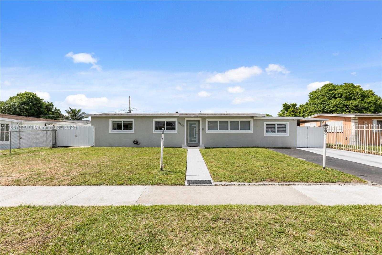 Small Image of 19602 NORTH WEST 37TH CT, Miami Gardens Number 4