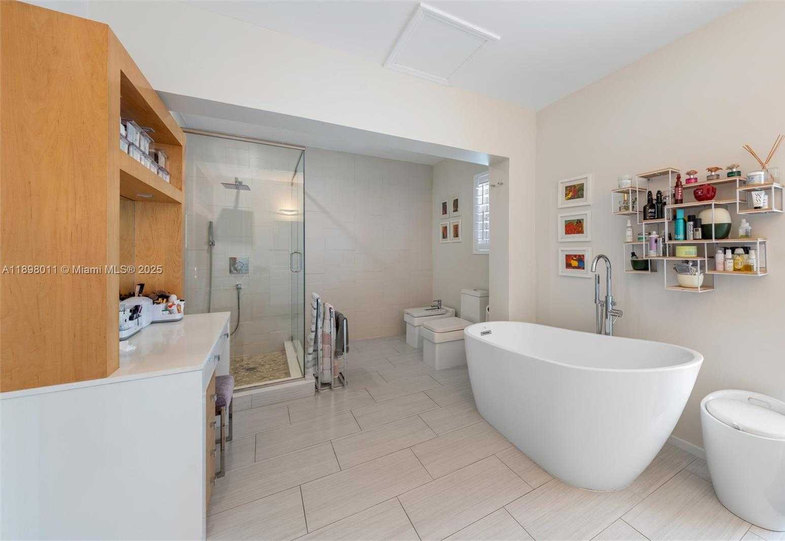 Small Image of 12944 BANYAN RD, North Miami Number 14