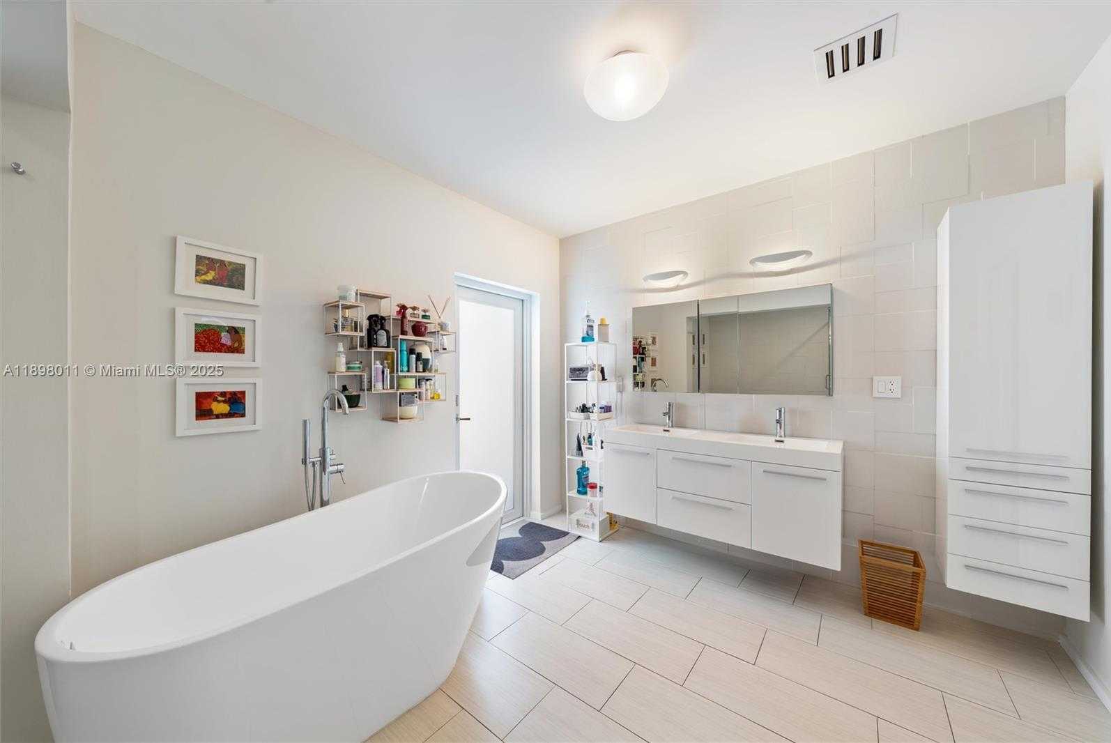 Small Image of 12944 BANYAN RD, North Miami Number 15