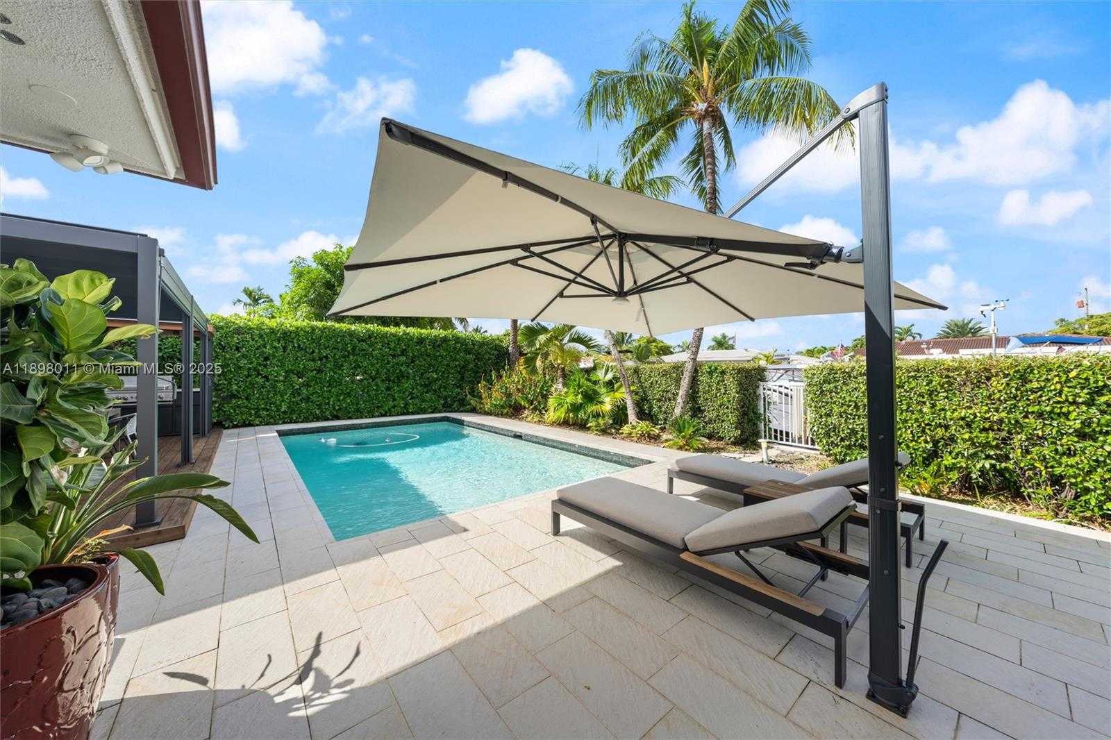 Small Image of 12944 BANYAN RD, North Miami Number 22