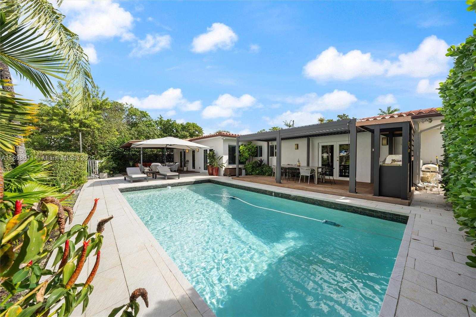 Small Image of 12944 BANYAN RD, North Miami Number 23