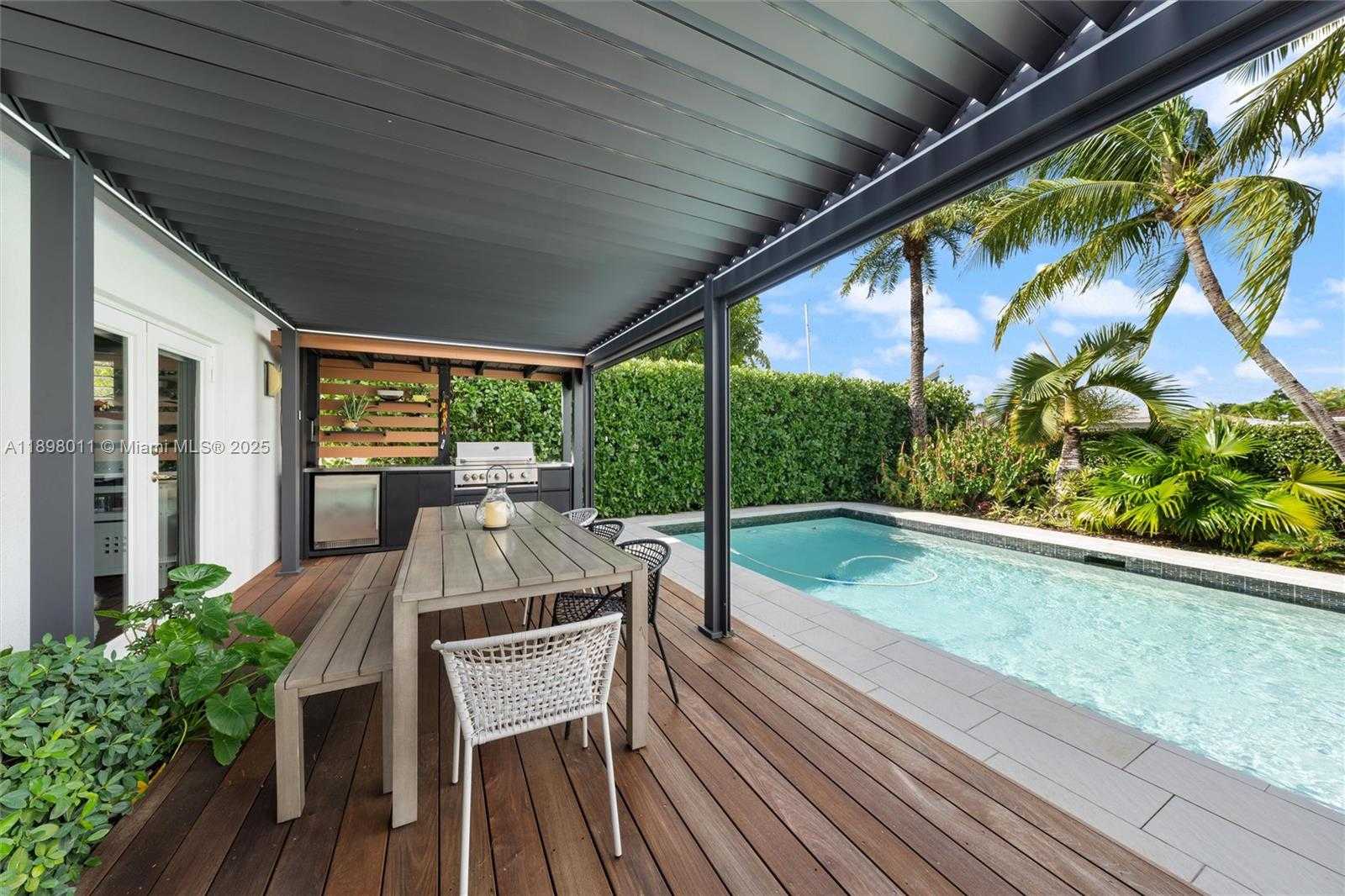 Small Image of 12944 BANYAN RD, North Miami Number 25