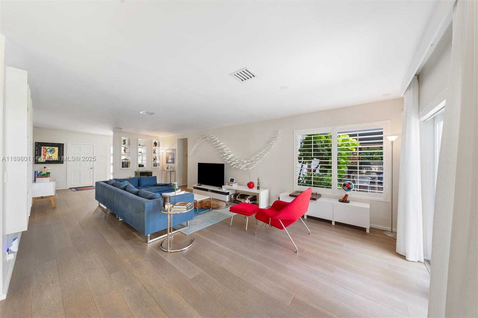 Small Image of 12944 BANYAN RD, North Miami Number 4