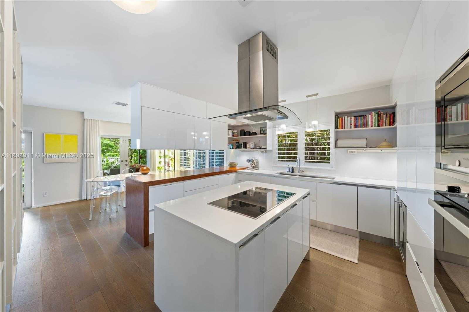 Small Image of 12944 BANYAN RD, North Miami Number 8