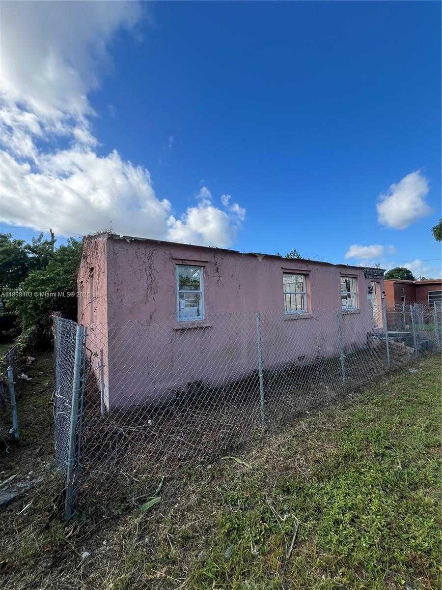 Small Image of 2122 DEWEY ST, Hollywood Number 2