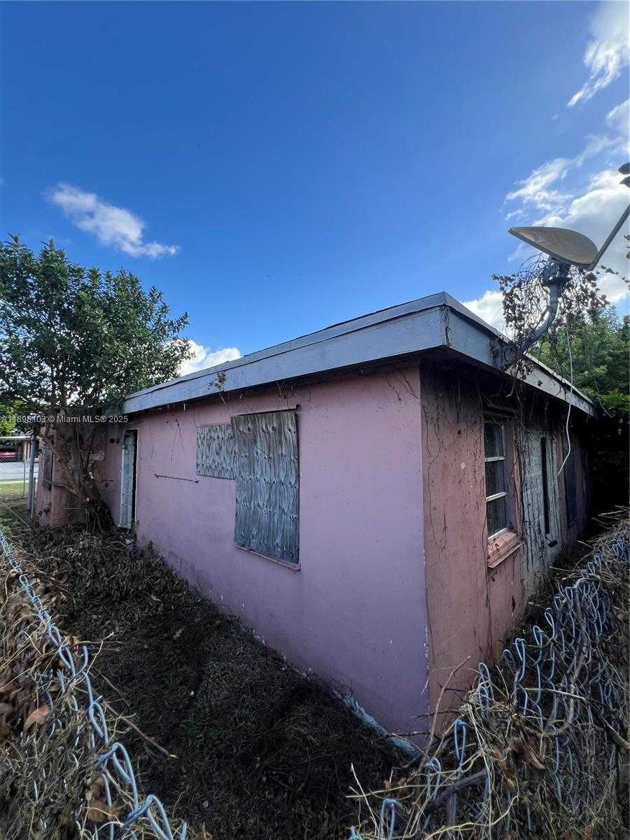Small Image of 2122 DEWEY ST, Hollywood Number 4