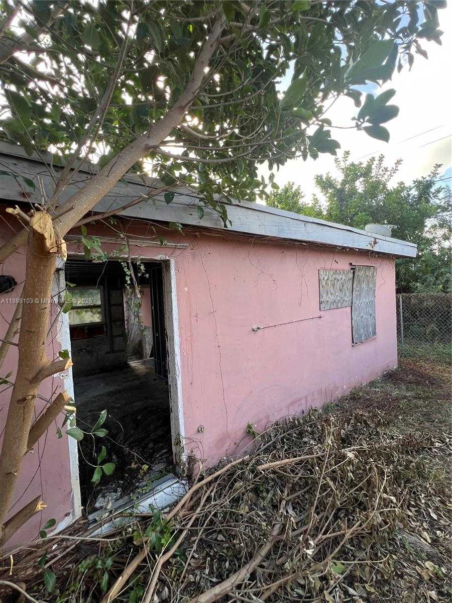 Small Image of 2122 DEWEY ST, Hollywood Number 6